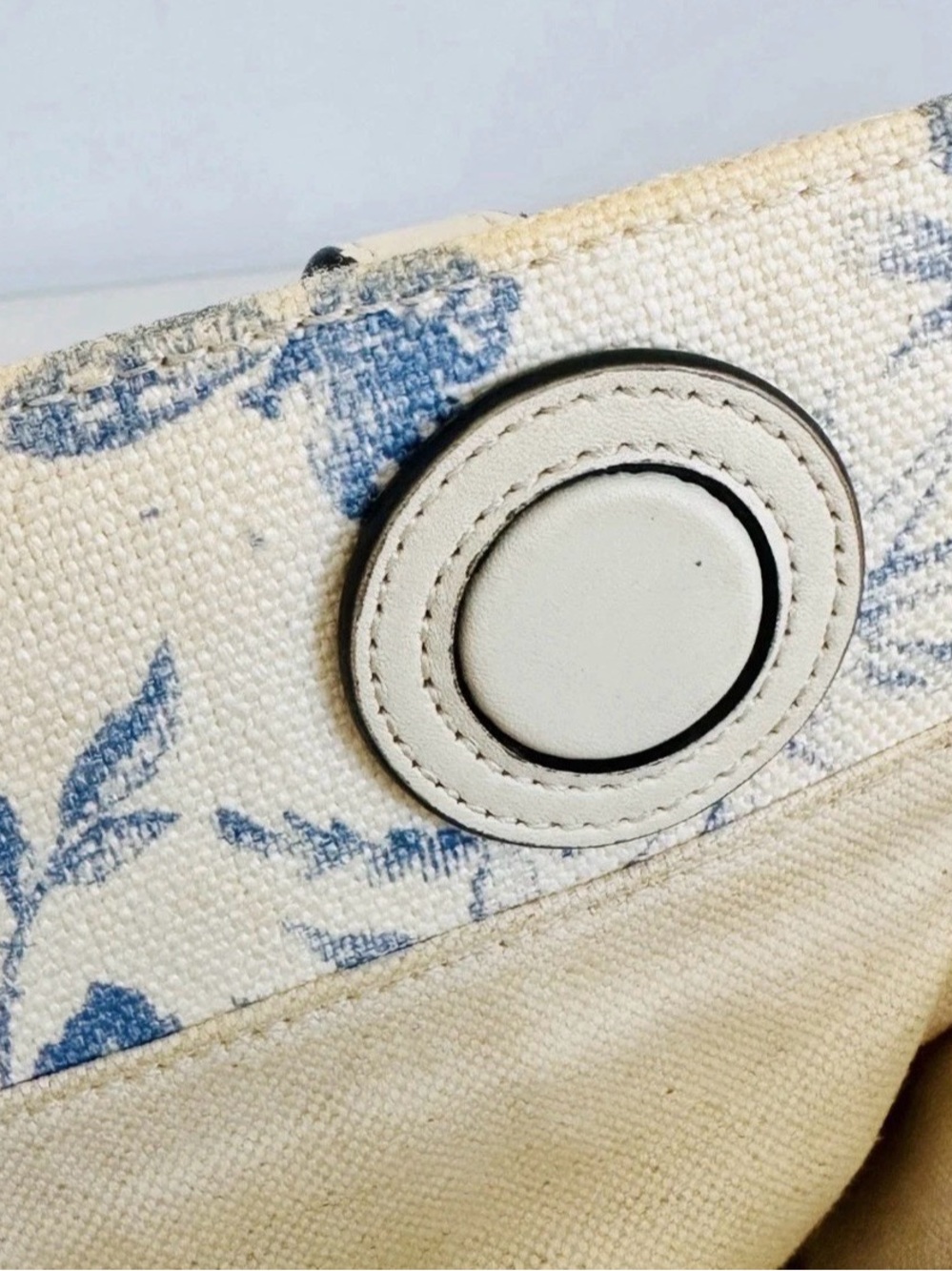 🌟RARE Gucci Japan Exclusive GG Ribbon Herbarium Blue Floral Tote Bag🌟 - Picture 10 of 15
